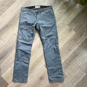 FJALL RAVEN G1000 CARGO PANTS. Gray/blue COLOR SIZE SWEDISH 46 / US 30"-31"